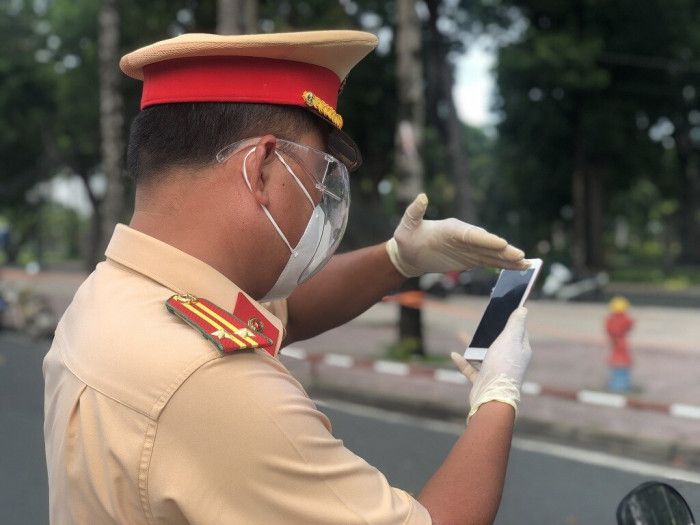 TP.HCM: Ngày đầu thay giấy đi đường mới, nơi cho đi, chỗ bắt quay đầu