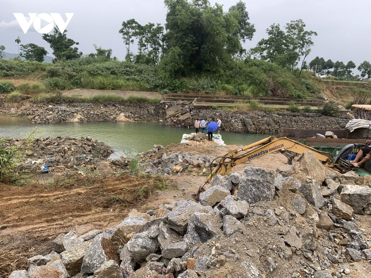 Đắp thêm đập tạm ngăn sông Quảng Huế đưa nước ngọt về Đà Nẵng