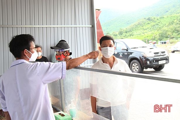 Hà Tĩnh đang cách ly, theo dõi sức khỏe 11.687 người về từ vùng dịch