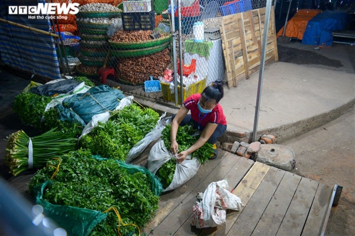 Chợ đầu mối phía Nam Hà Nội ngày đầu tiên mở cửa trở lại sau phong toả