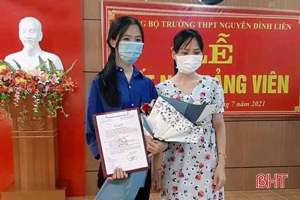 Lời yêu thương gửi con gái đạt kết quả cao Kỳ thi tốt nghiệp THPT từ chốt chống dịch biên giới Hà Tĩnh