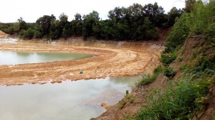 Giữa đêm tìm kiếm hai nữ sinh lớp 7 mất tích trong hồ nước