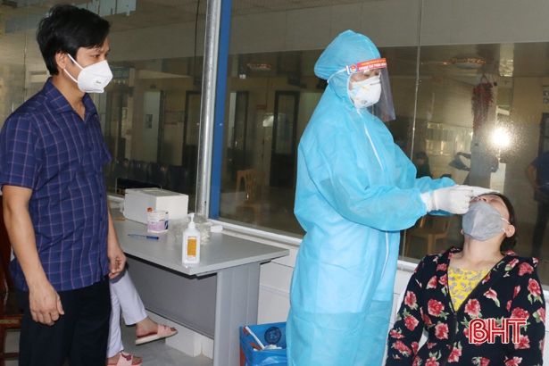 Hoàn thành lấy&nbsp;150 ngàn mẫu trong sáng nay, Hà Tĩnh tập trung đẩy nhanh tốc độ xét nghiệm