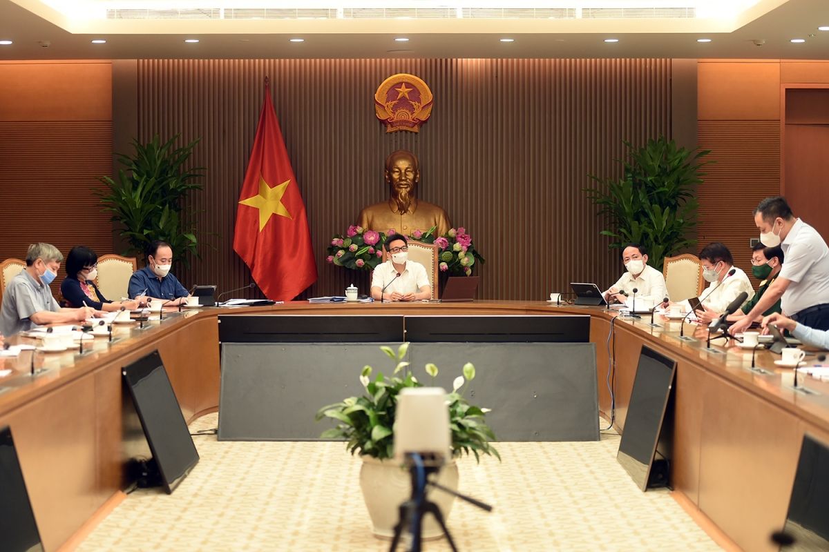 Khẩn trương hoàn thiện Thông tư cấp phép lưu hành khẩn cấp vaccine&nbsp;COVID-19