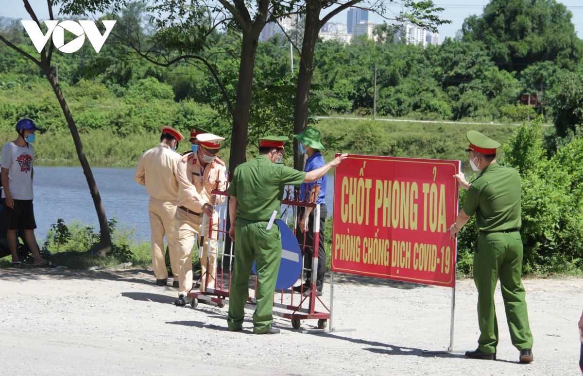 Thành phố hơn nửa triệu dân vắng lặng trong ngày đầu giãn cách xã hội