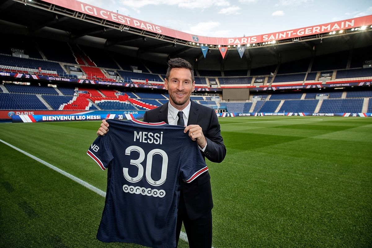 Toàn cảnh ngày Messi chính thức ra mắt PSG