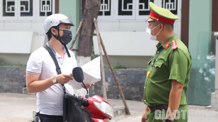 Đà Nẵng: Lập chốt dừng hàng trăm lượt xe kiểm tra ngẫu nhiên người đi đường