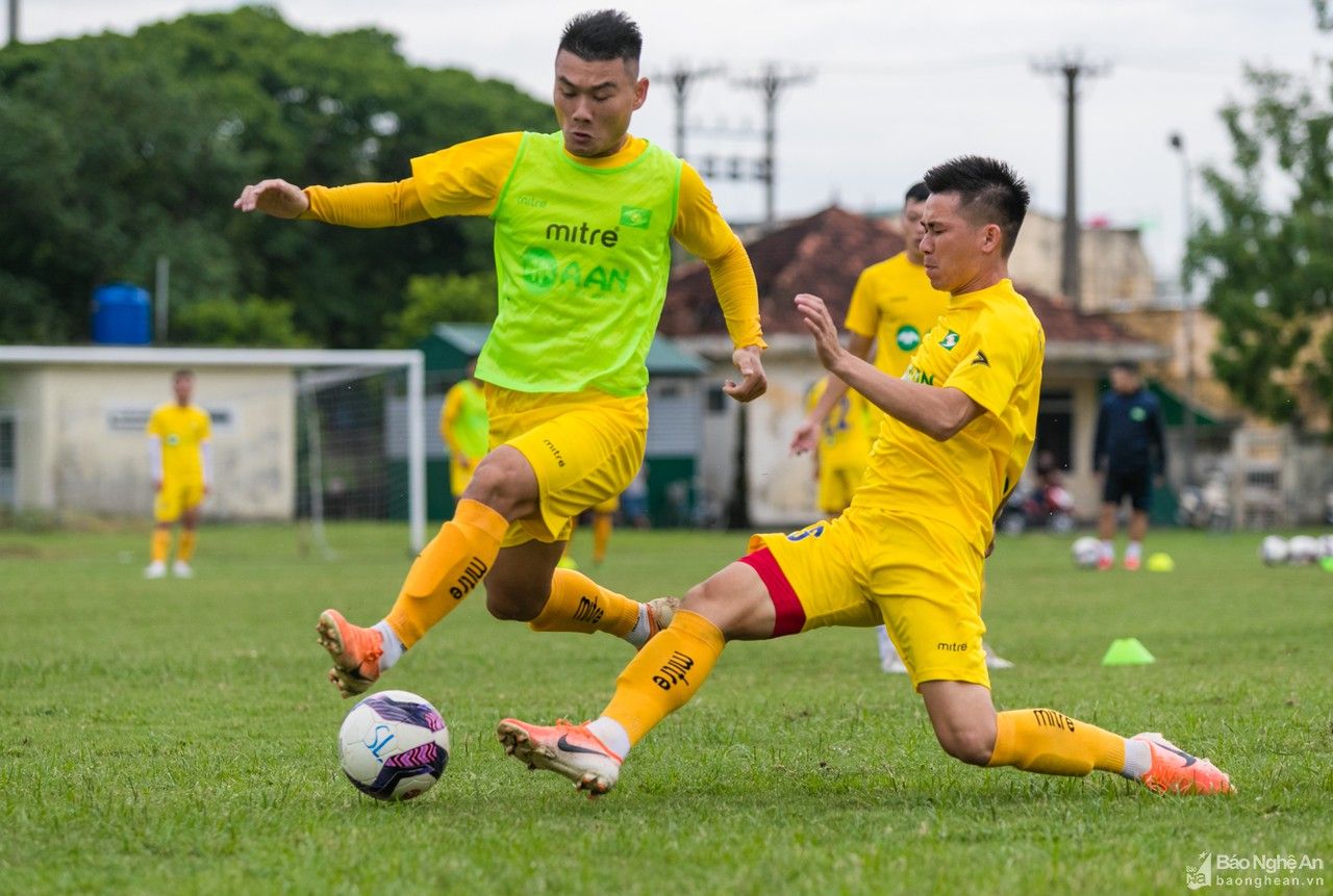 V-League lại hoãn vô thời hạn