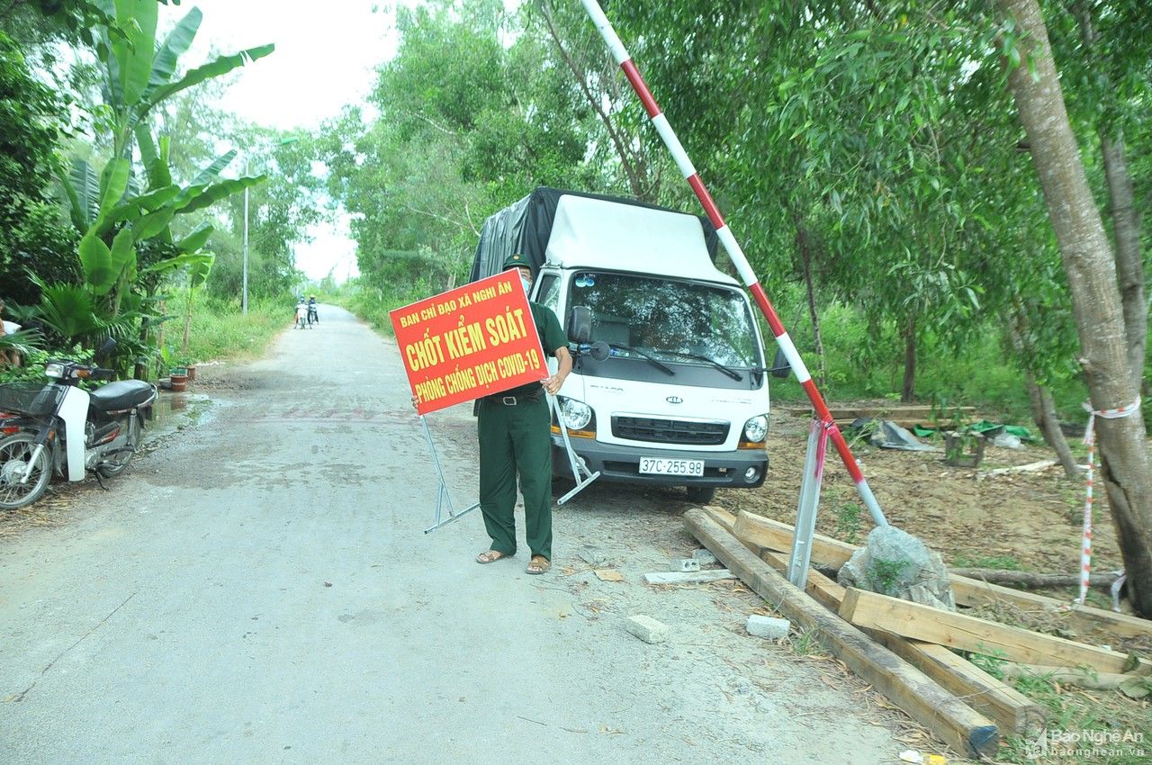 Tiếp tục duy trì 13 chốt trên các tuyến đường chính ra vào TP.Vinh