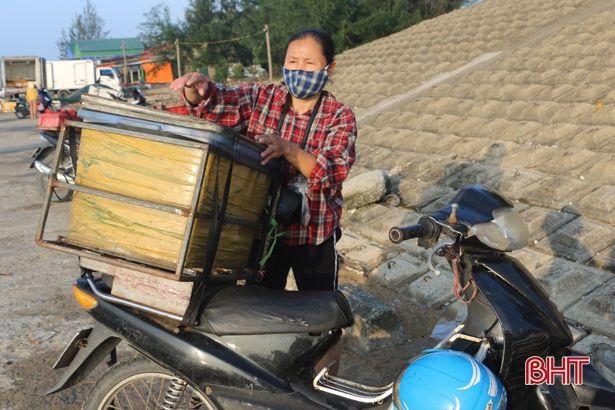 Ngư dân làng biển Cửa Nhượng vượt khó vươn khơi