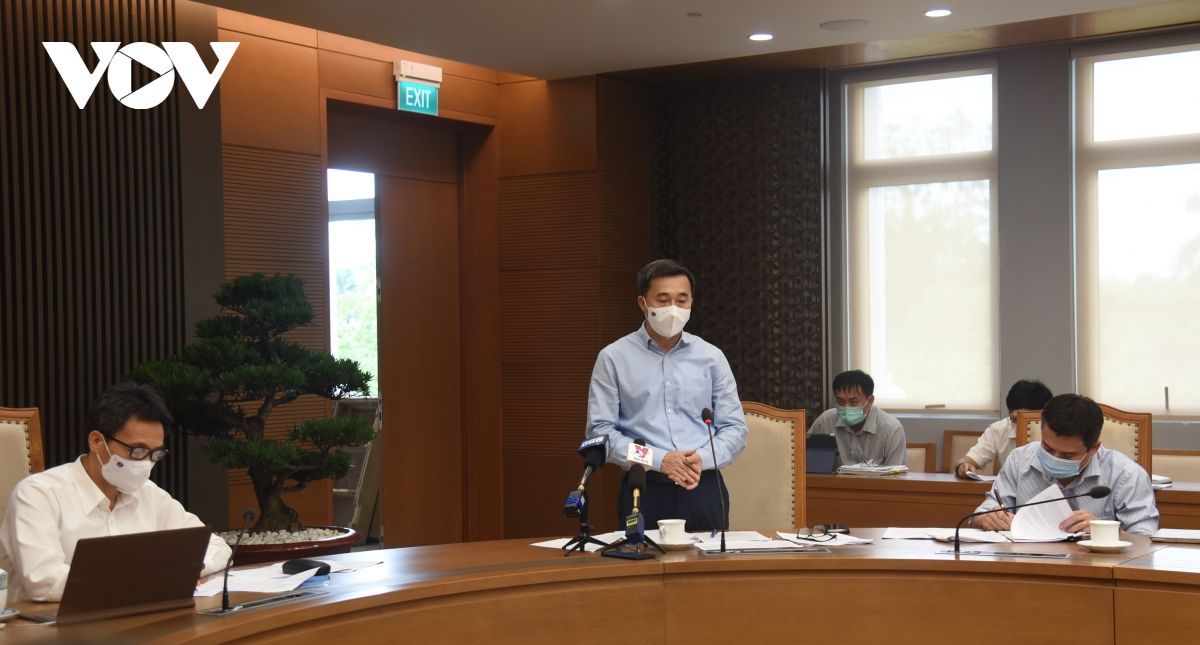 Phấn đấu&nbsp;tiêm vaccine COVID-19 cho tối thiểu 50% dân số trong năm 2021