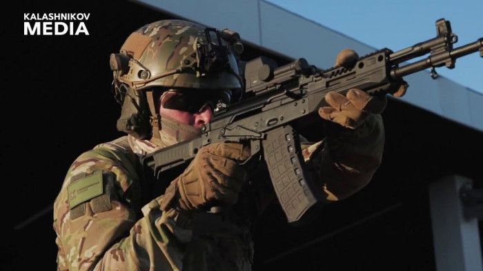 Vì sao cựu binh Thủy quân lục chiến Mỹ đánh giá rất cao súng trường AK-12?