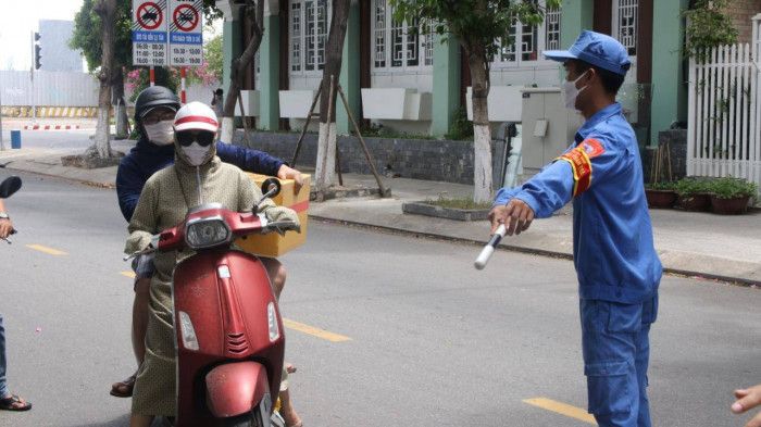 Đà Nẵng: Lập chốt dừng hàng trăm lượt xe kiểm tra ngẫu nhiên người đi đường