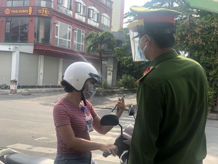 Hình ảnh ngày đầu TP.HCM siết chặt giãn cách xã hội