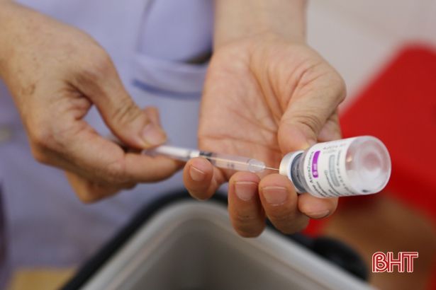 Hà Tĩnh đã tiêm an toàn vắc-xin phòng Covid-19 cho 25.793 người trong đợt thứ 3