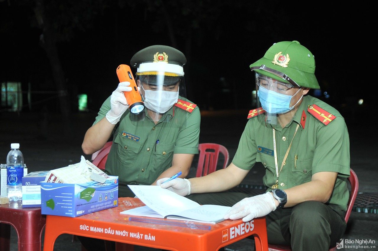 Trắng đêm trên chốt ở thành Vinh