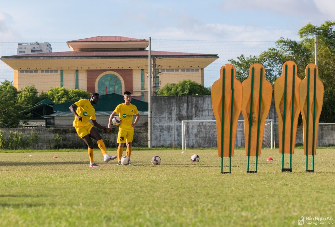 Buổi tập đầu tiên của Olaha trong ngày trở lại SLNA