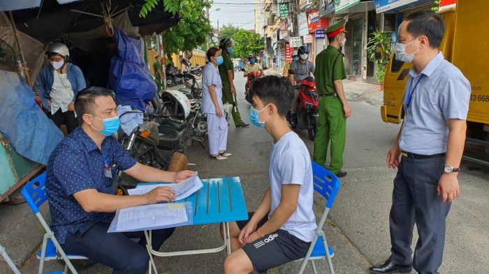 Hà Nội giãn cách theo Chỉ thị 16: Ra đường khi nào được coi là cần thiết?