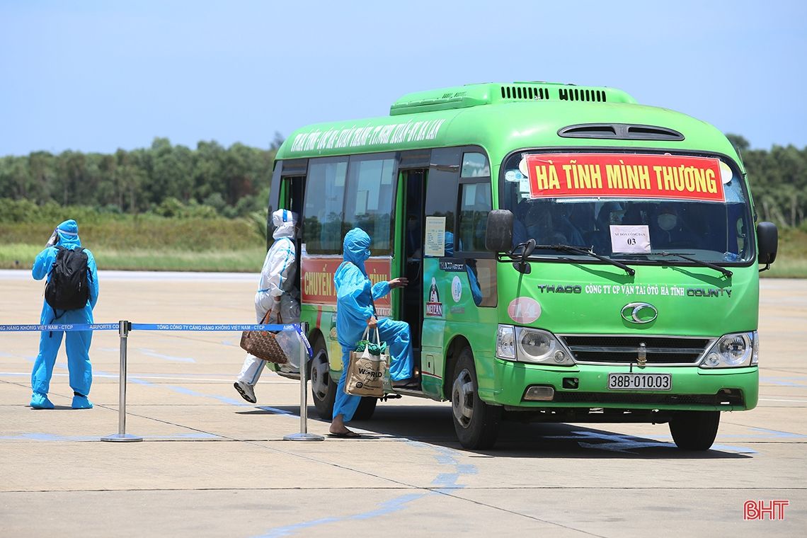 Chuyến bay đầu tiên đón công dân từ các tỉnh phía Nam về Hà Tĩnh hạ cánh an toàn