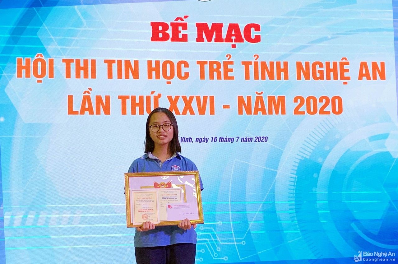 Lớp học có 3 nữ thủ khoa lớp 10 và thành tích 