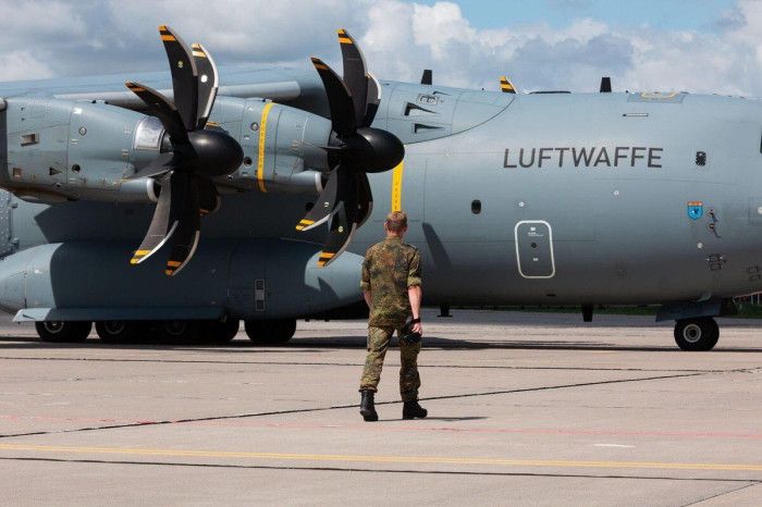 Taliban không cho máy bay NATO hạ cánh xuống sân bay Kabul