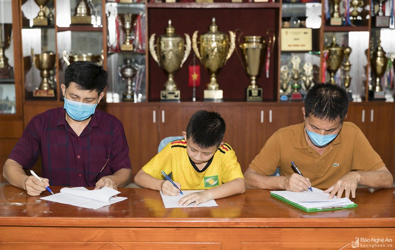 13 cầu thủ nhí đến từ các huyện xuất sắc trúng tuyển lò đào tạo SLNA