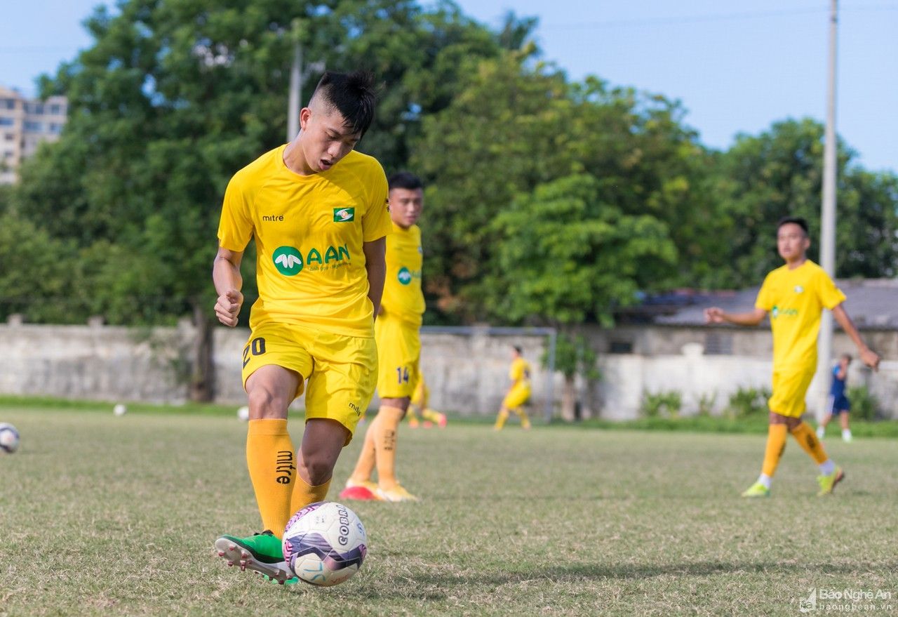 Phan Văn Đức hứng khởi trong ngày hội quân cùng SLNA