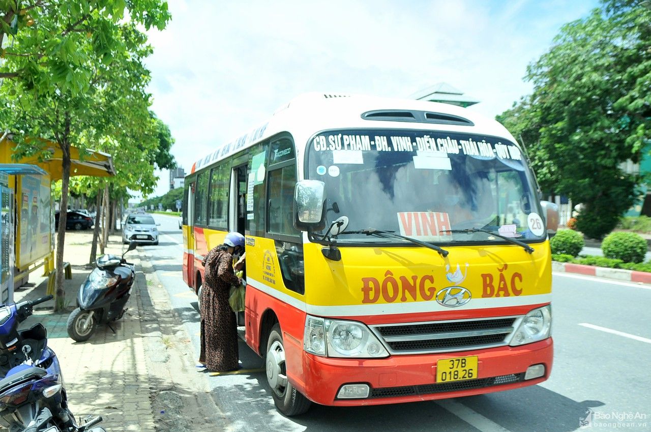 Hôm nay 9/7 nhiều tuyến xe buýt xuất phát từ TP.Vinh đi các huyện đã hoạt động trở lại 