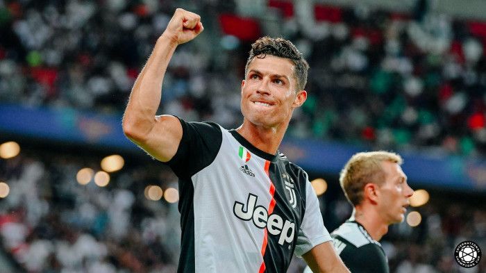 Đồng đội ca ngợi Messi nhưng vô tình khiến Ronaldo "muối mặt"