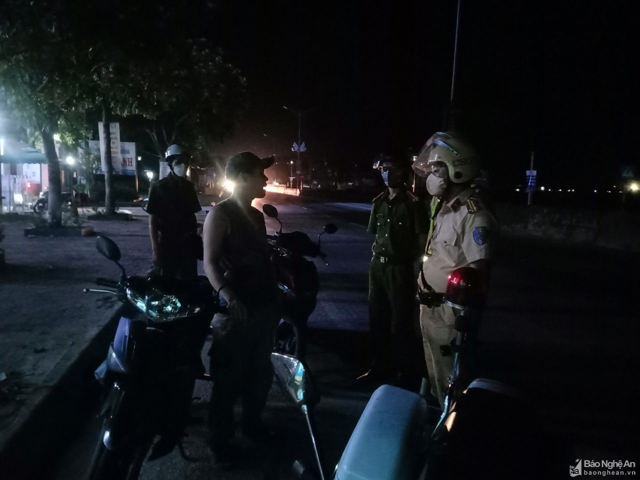 Phạt 112 triệu đồng với 18 trường hợp vi phạm phòng, chống dịch ở Quỳnh Lưu