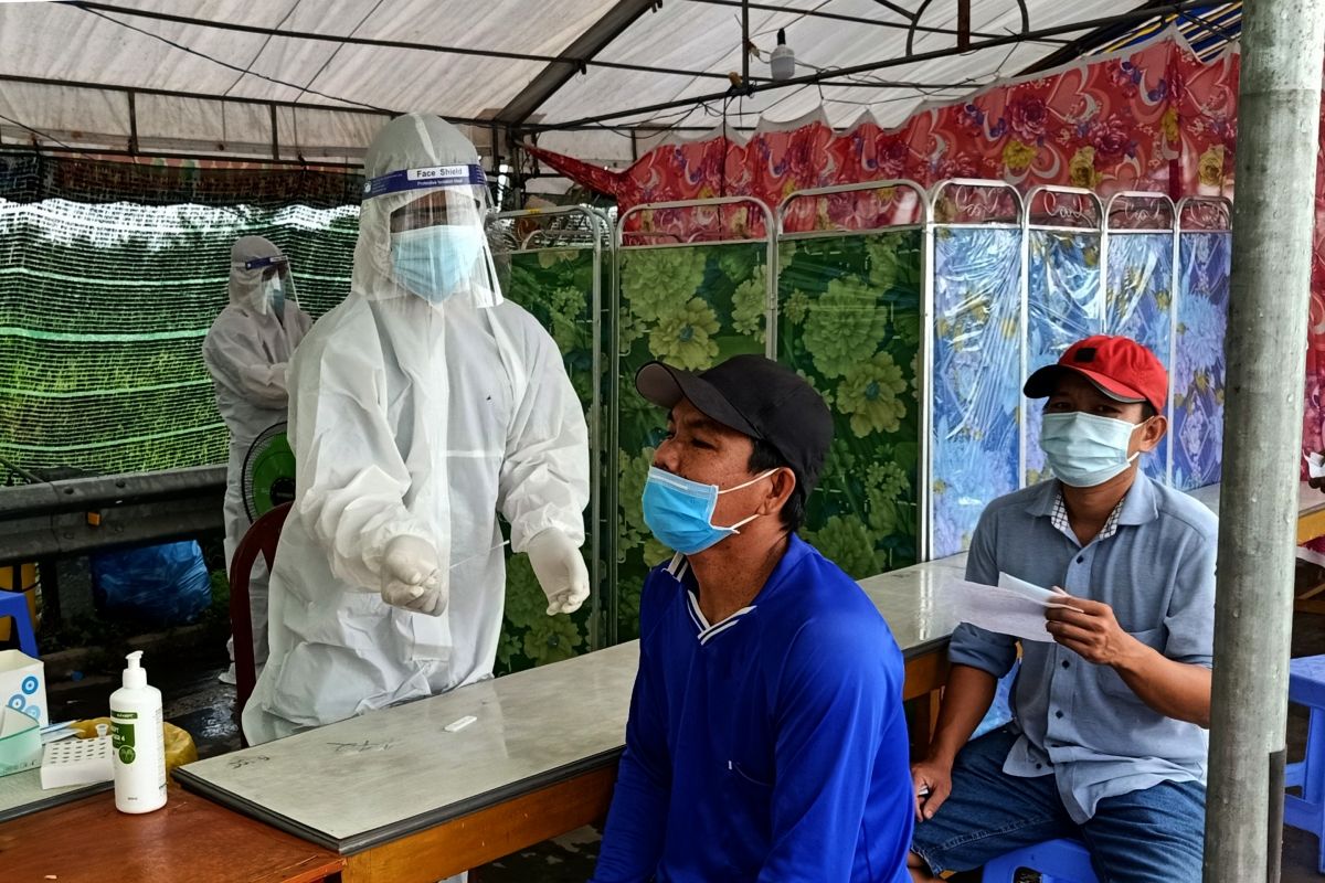 Hai thanh niên bị khởi tố vì không chấp hành quy định phòng dịch Covid-19