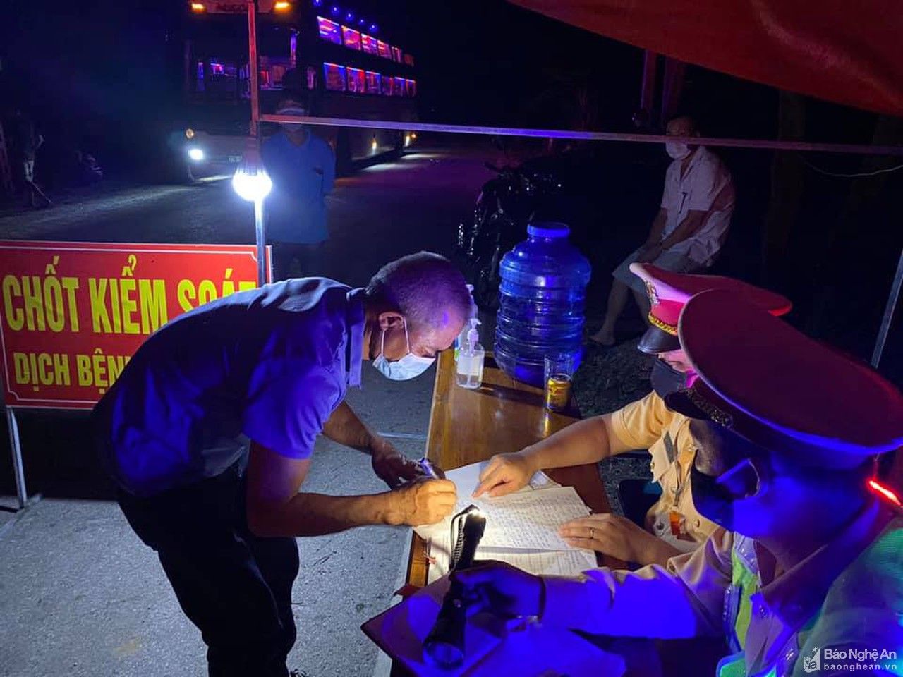 Xử phạt gần 48 triệu đồng 9 trường hợp không chấp hành quy định cách ly tại nhà