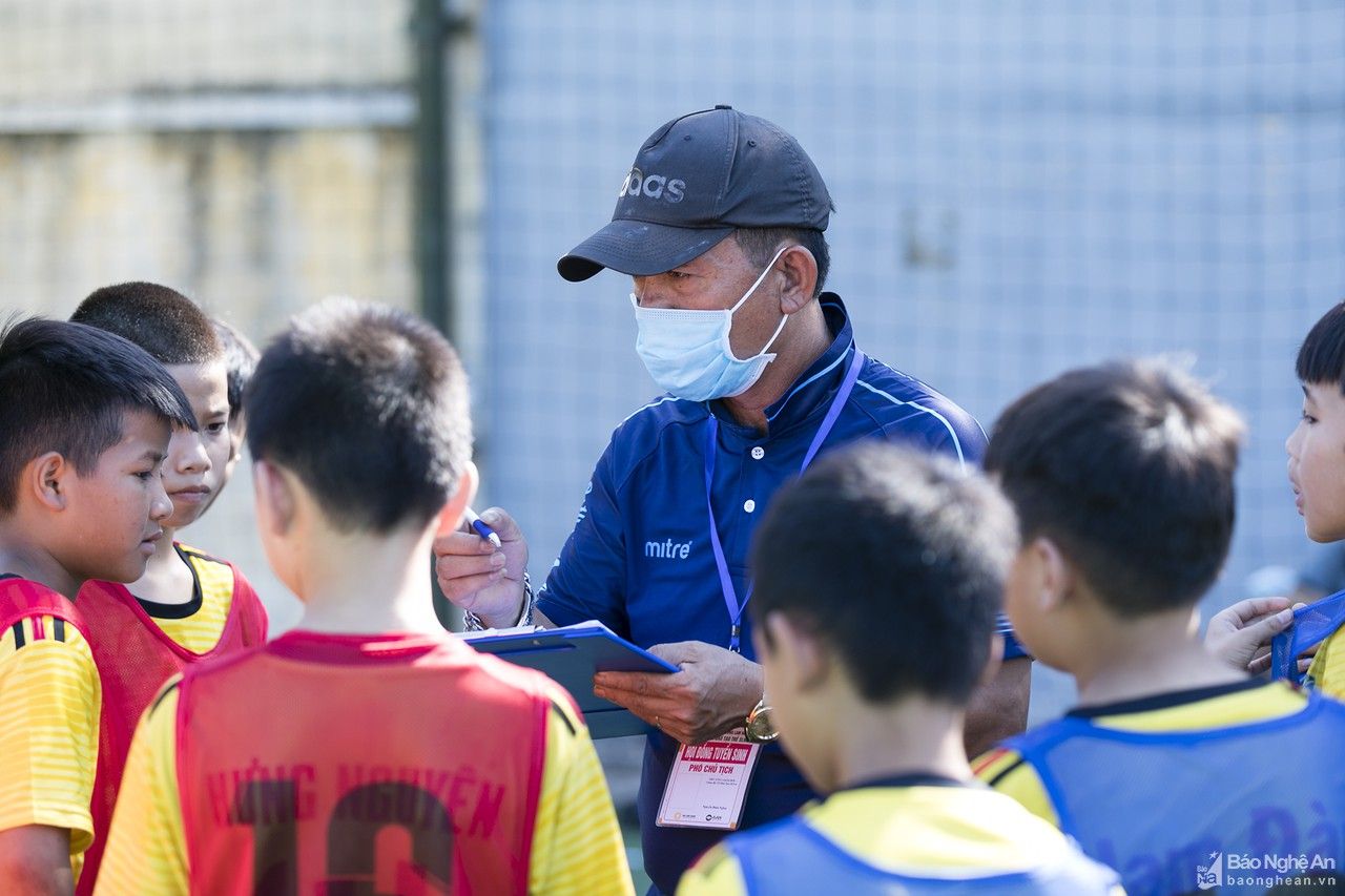 13 cầu thủ nhí đến từ các huyện xuất sắc trúng tuyển lò đào tạo SLNA