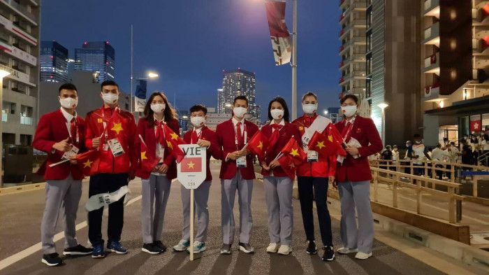 Chùm ảnh Olympic 2021 khai mạc đầy sắc màu, không một bóng khán giả