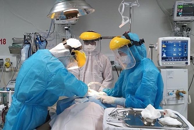 Sáng 28/8: Có 198.614 bệnh nhân COVID-19 khỏi; 985 ca đang thở máy và ECMO