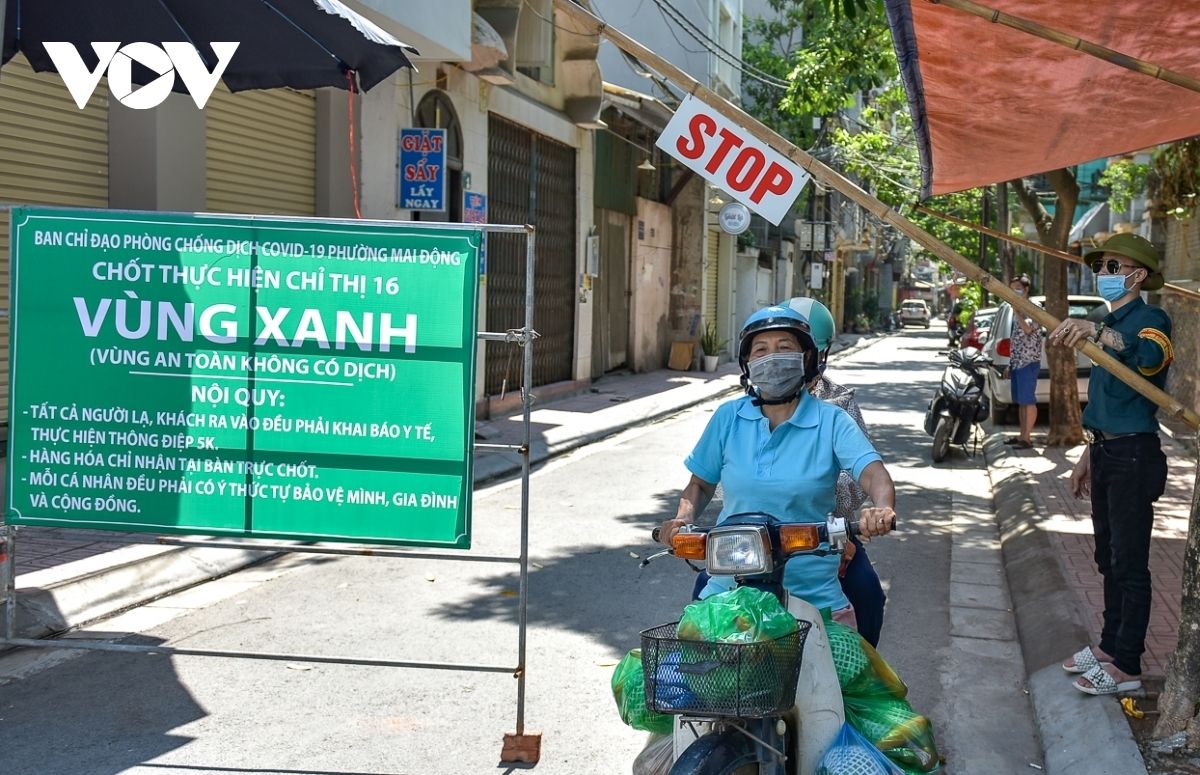 Hà Nội có cần kéo dài giãn cách để chống dịch?