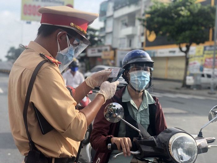 Hình ảnh ngày đầu TP.HCM siết chặt giãn cách xã hội