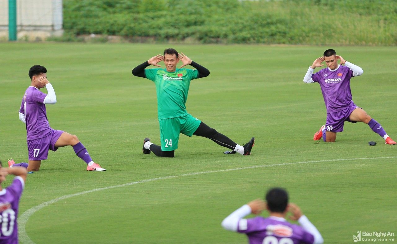 Văn Đức, Văn Hoàng, Tuấn Tài phấn chấn trong buổi tập cùng đội tuyển Việt Nam