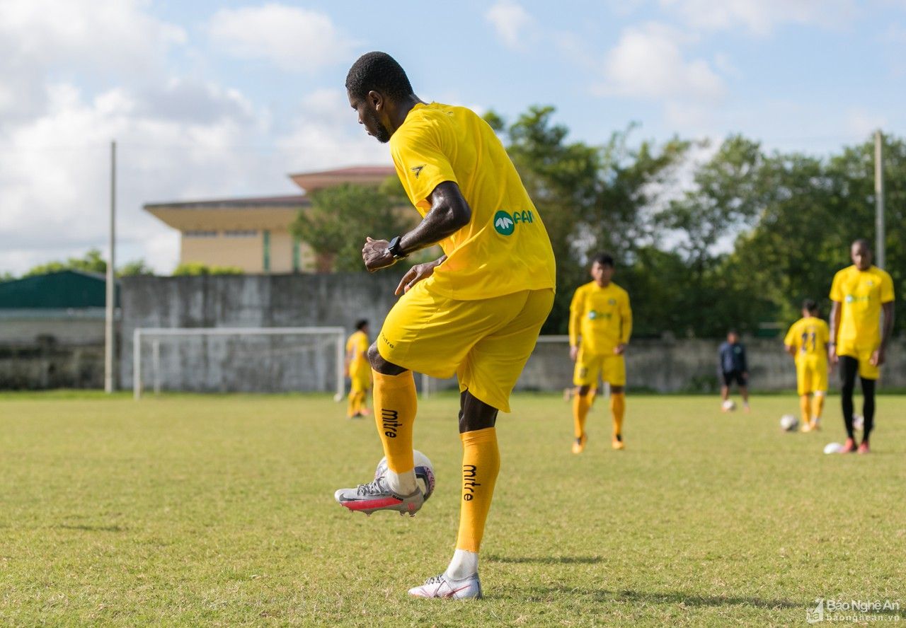 Buổi tập đầu tiên của Olaha trong ngày trở lại SLNA