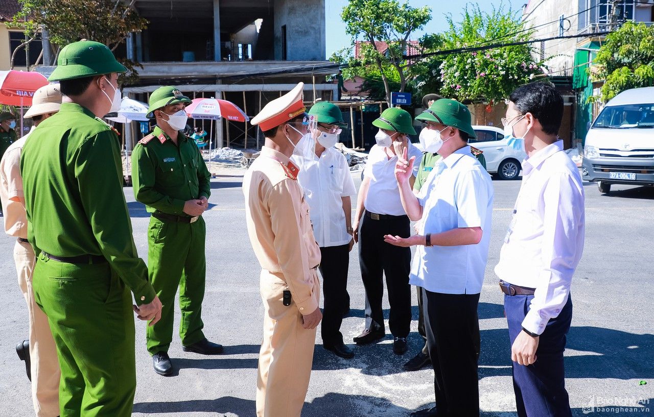 Bí thư Tỉnh ủy Thái Thanh Quý kiểm tra, động viên lực lượng làm nhiệm vụ phòng, chống dịch Covid -19