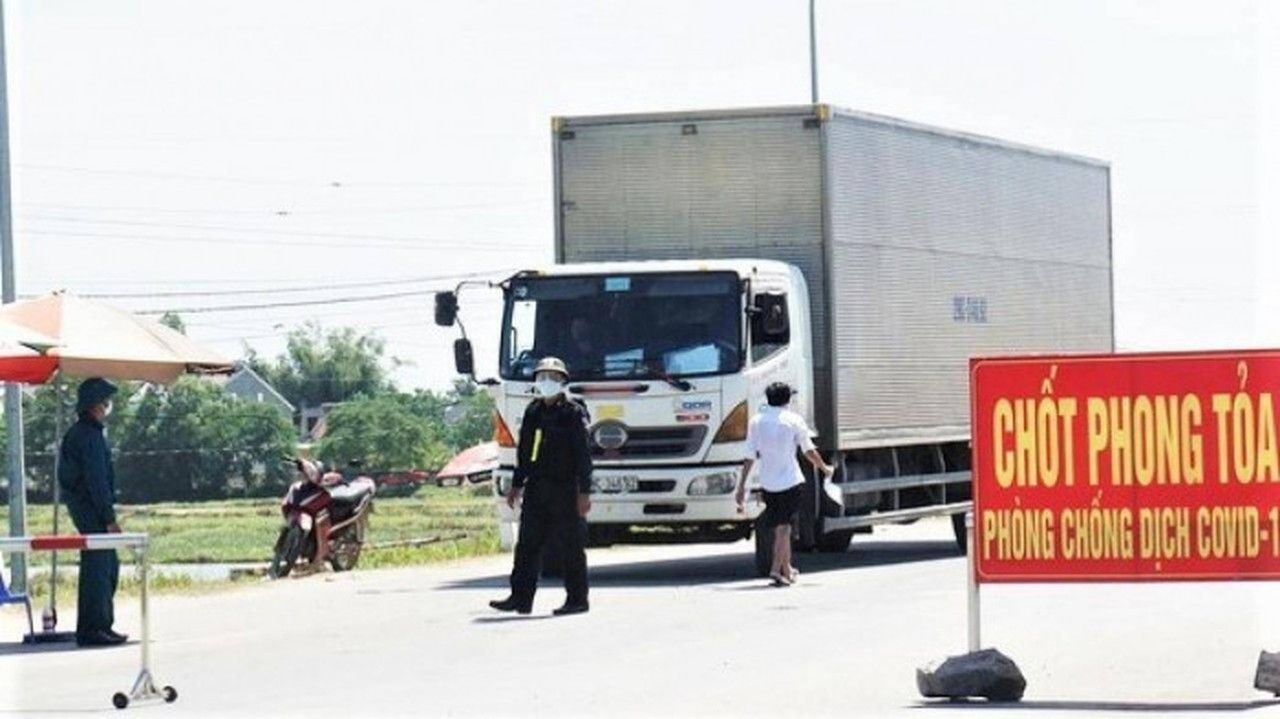 Bộ trưởng Giao thông vận tải yêu cầu đảm bảo đưa hàng hóa đến bà con các tỉnh phía Nam nhanh nhất