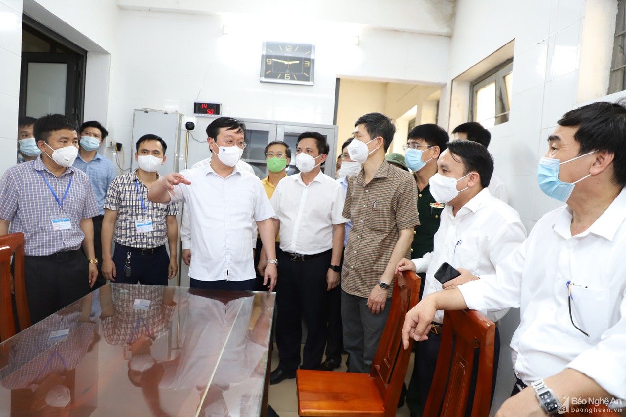 Chủ tịch UBND tỉnh Nguyễn Đức Trung thăm, kiểm tra tại các đơn vị tuyến đầu phòng, chống dịch 