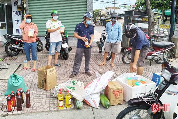 Tích cực chia sẻ, hỗ trợ công dân Hà Tĩnh trong vùng dịch miền Nam