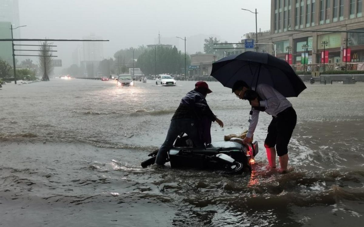 Mưa lũ khiến 33 người chết ở Trung Quốc và gây nhiều thiệt hại vật chất ở Lào