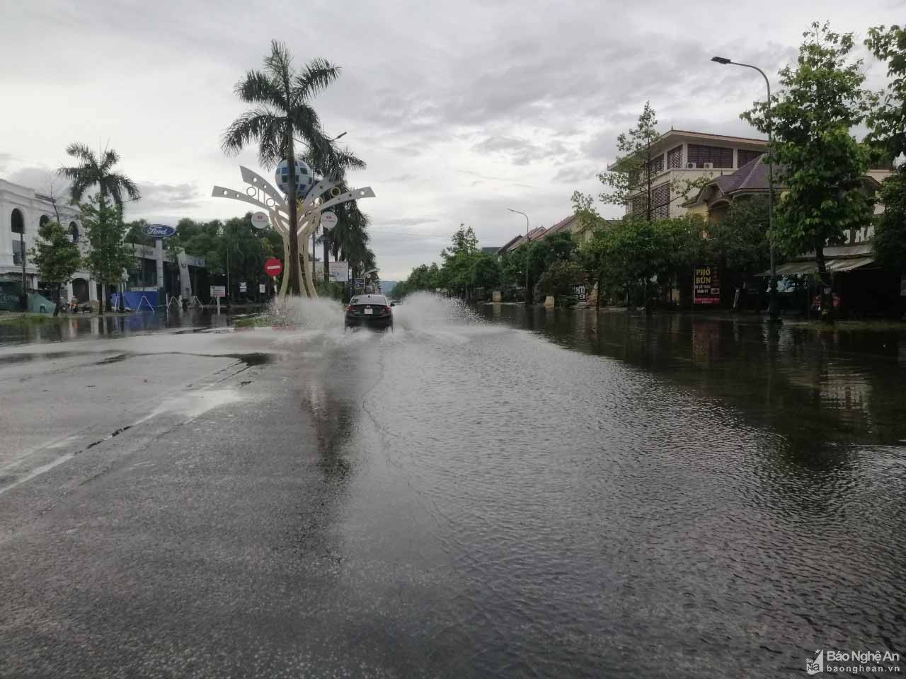 TP. Vinh: Nước rút nhanh trên các tuyến đường sau mưa lớn