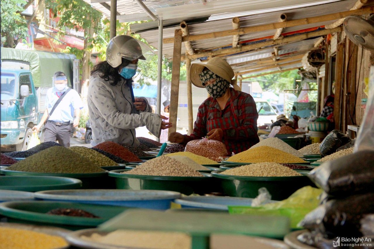 Thành Vinh vắng lặng trong ngày đầu thực hiện Chỉ thị 16