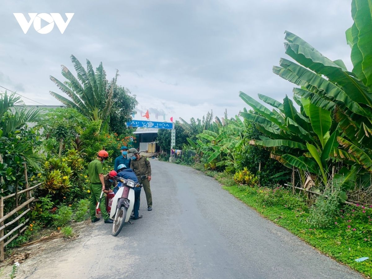 Người dân huyện Cái Bè (Tiền Giang) “than trời” vì thiếu chỗ test nhanh COVID-19