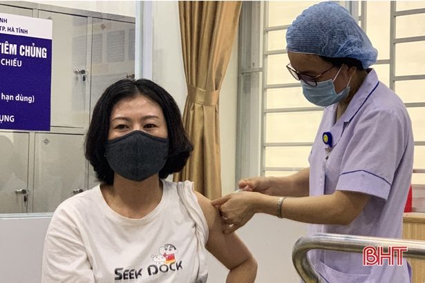Hà Tĩnh đã tiêm an toàn vắc-xin phòng Covid-19 cho 25.793 người trong đợt thứ 3