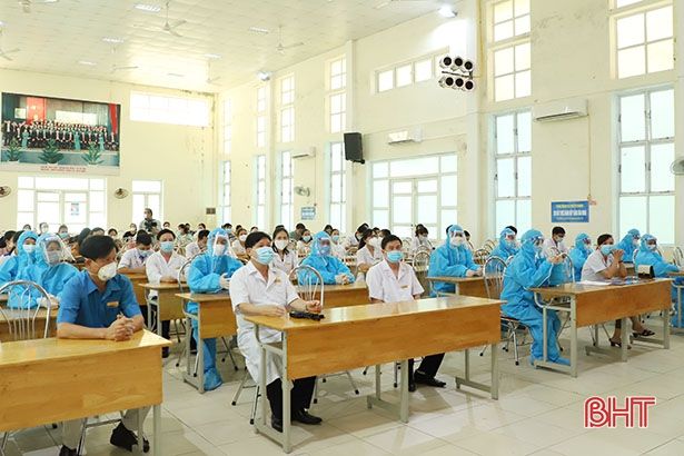 70 tình nguyện viên Cao đẳng Y tế Hà Tĩnh tham gia tuyến đầu chống dịch