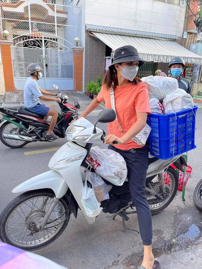 H’Hen Niê, "hoa hậu shipper" giữa mùa dịch: Vì người dân, vì cộng đồng!